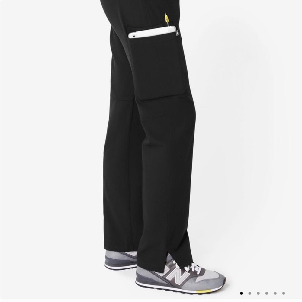 FIGS | XSP black Kade cargo scrub pant